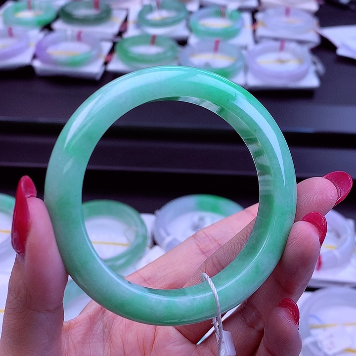 翡翠手镯未镶嵌缅甸