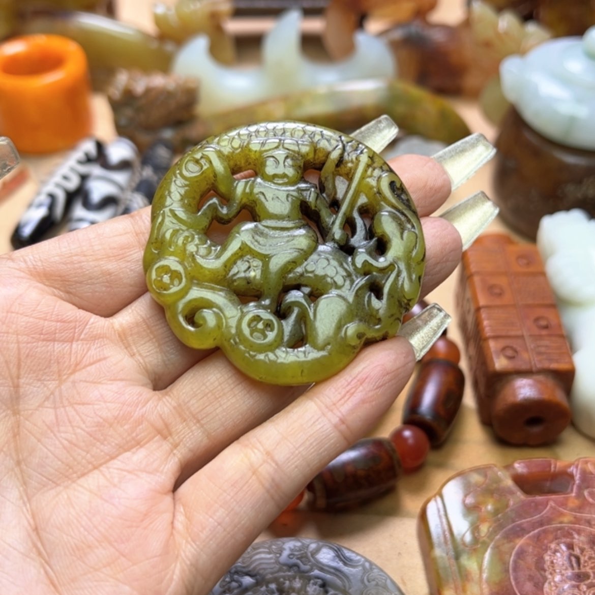 【闪购商品】蛇纹石玉颈饰未镶嵌