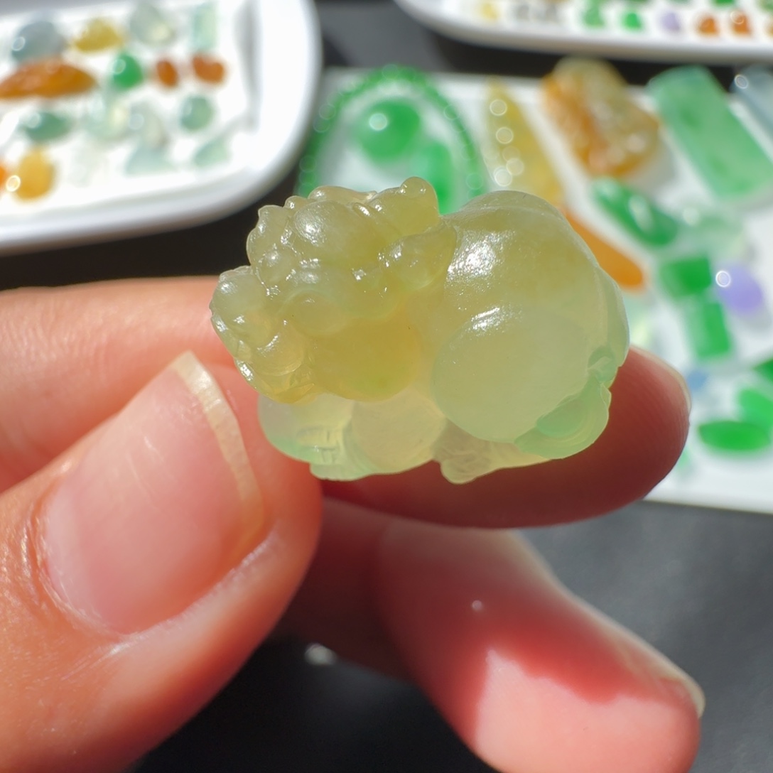 定制翡翠未镶嵌冰种黄加绿貔貅