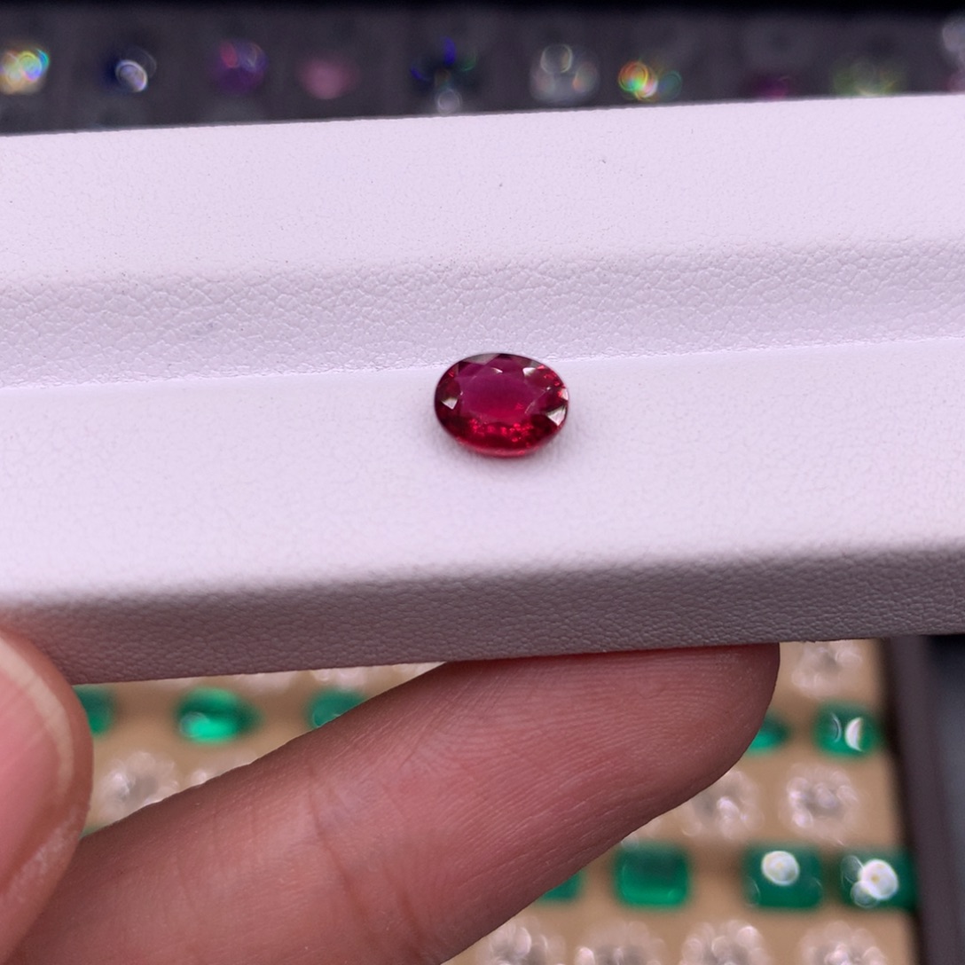 红宝石裸石未镶嵌