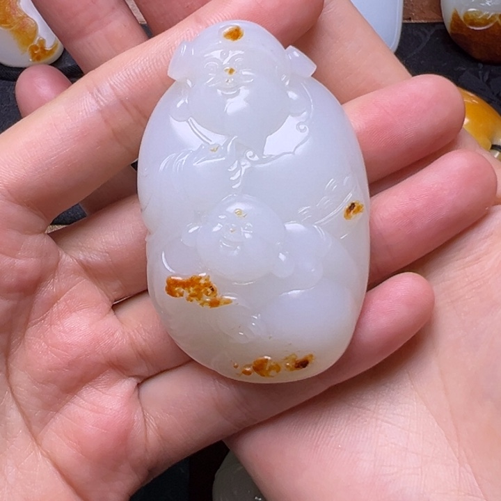 人***。和田玉未镶嵌颈饰