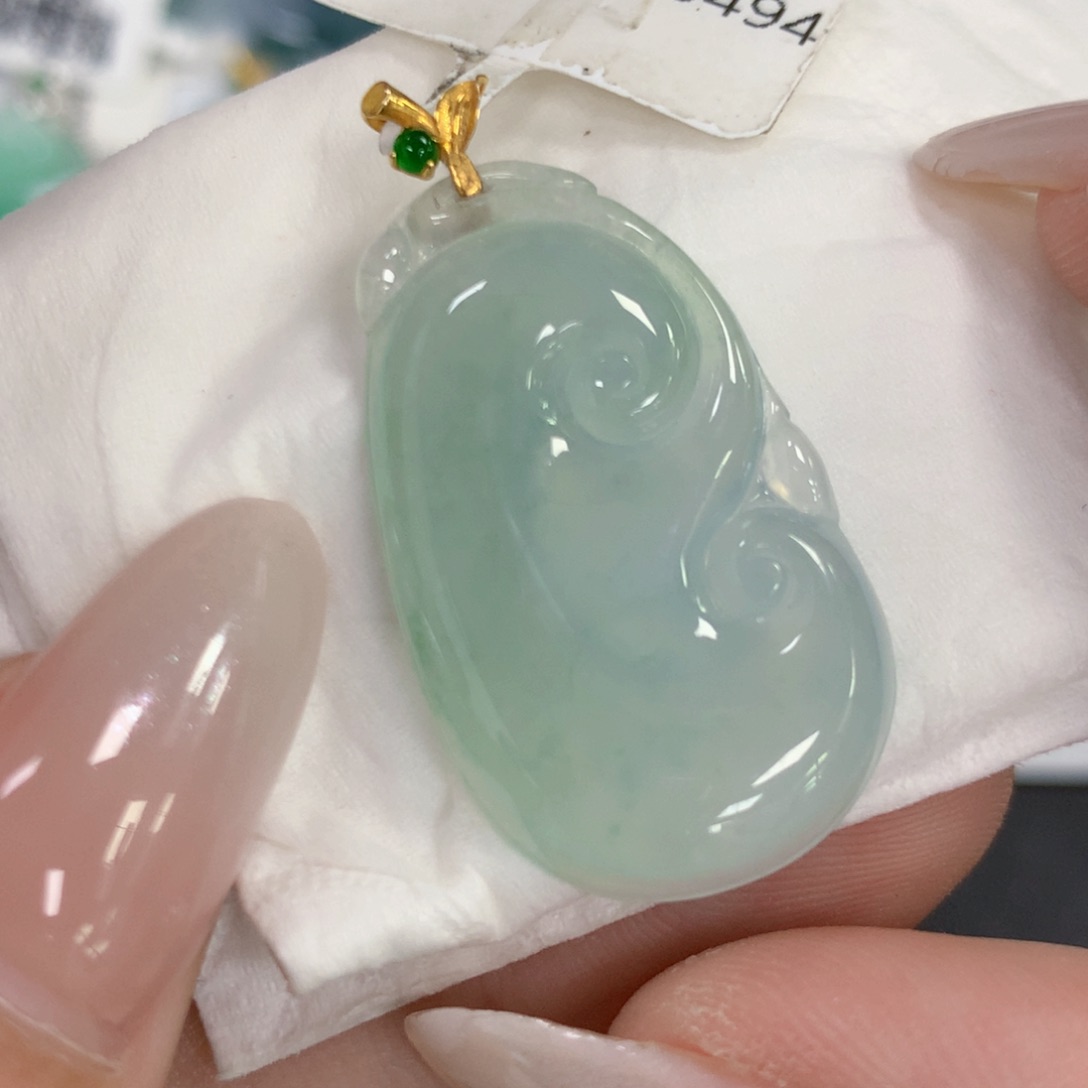 颈饰18K金镶嵌翡翠