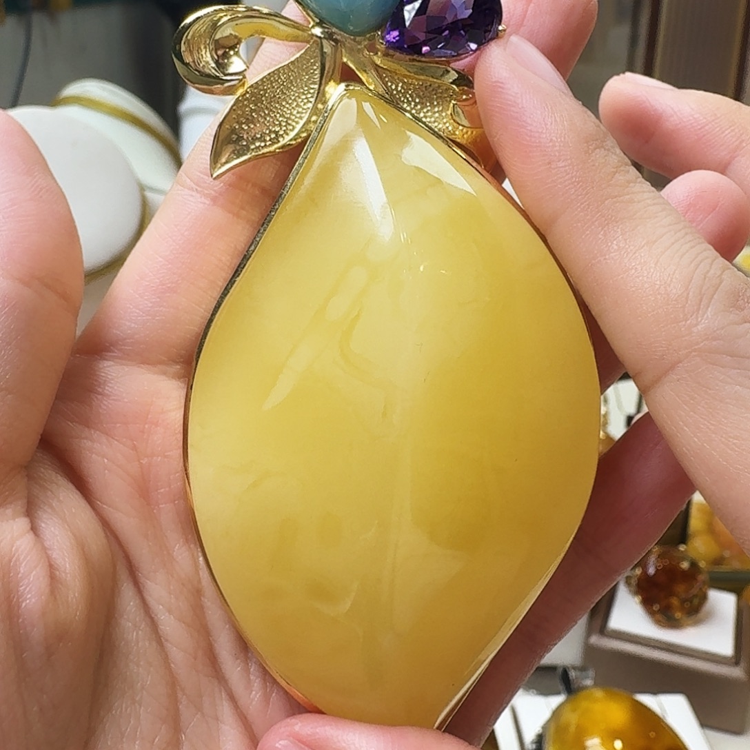 琥珀未镶嵌颈饰吊坠