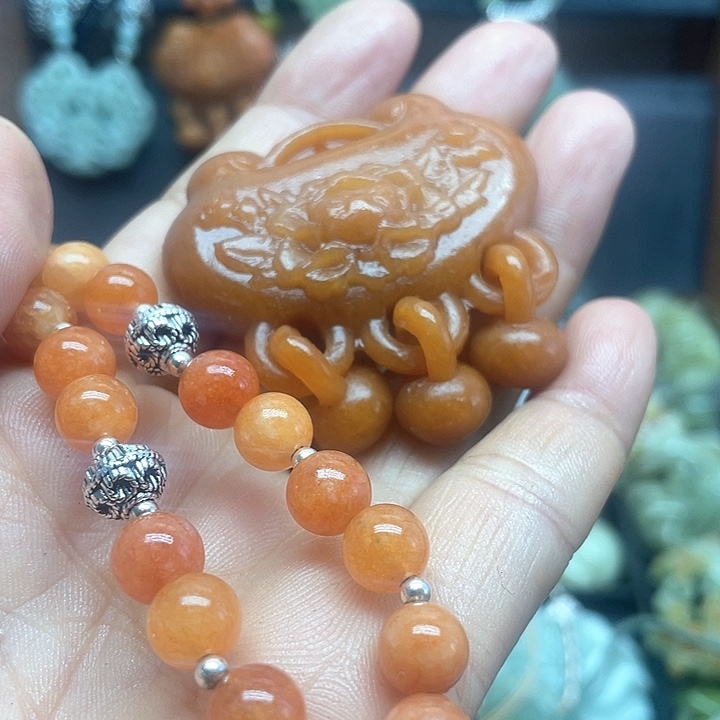 未镶嵌蛇纹石玉颈饰