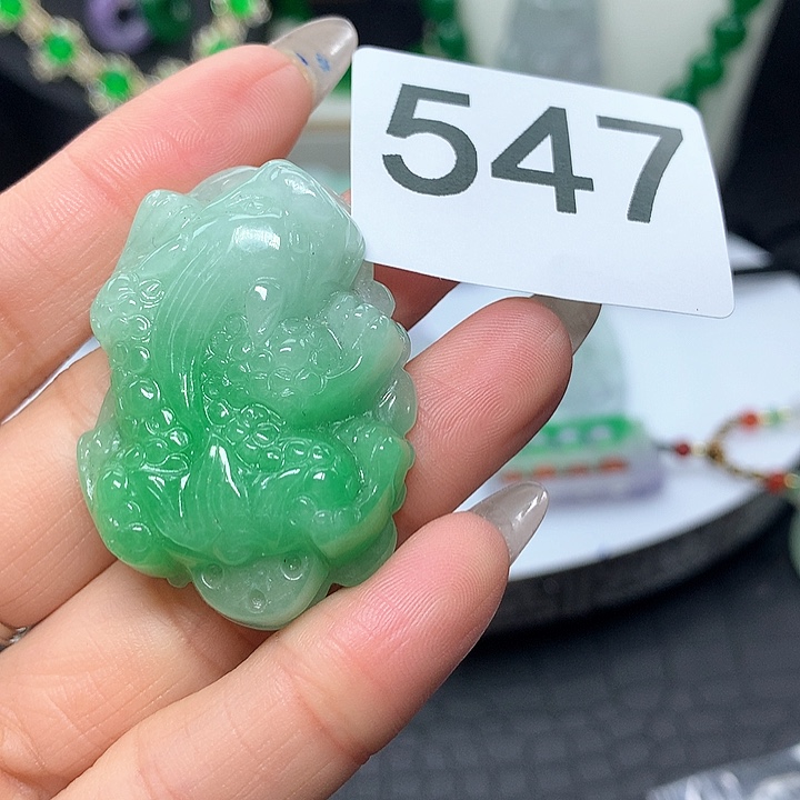 翡翠吊坠(赠链)未镶嵌
