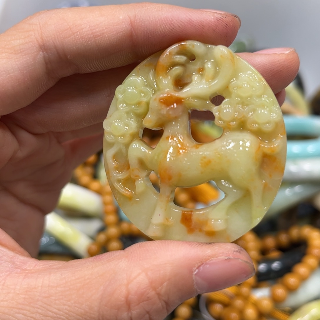 蛇纹石玉颈饰未镶嵌