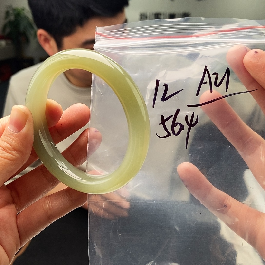 和田玉未镶嵌手镯拍一发一