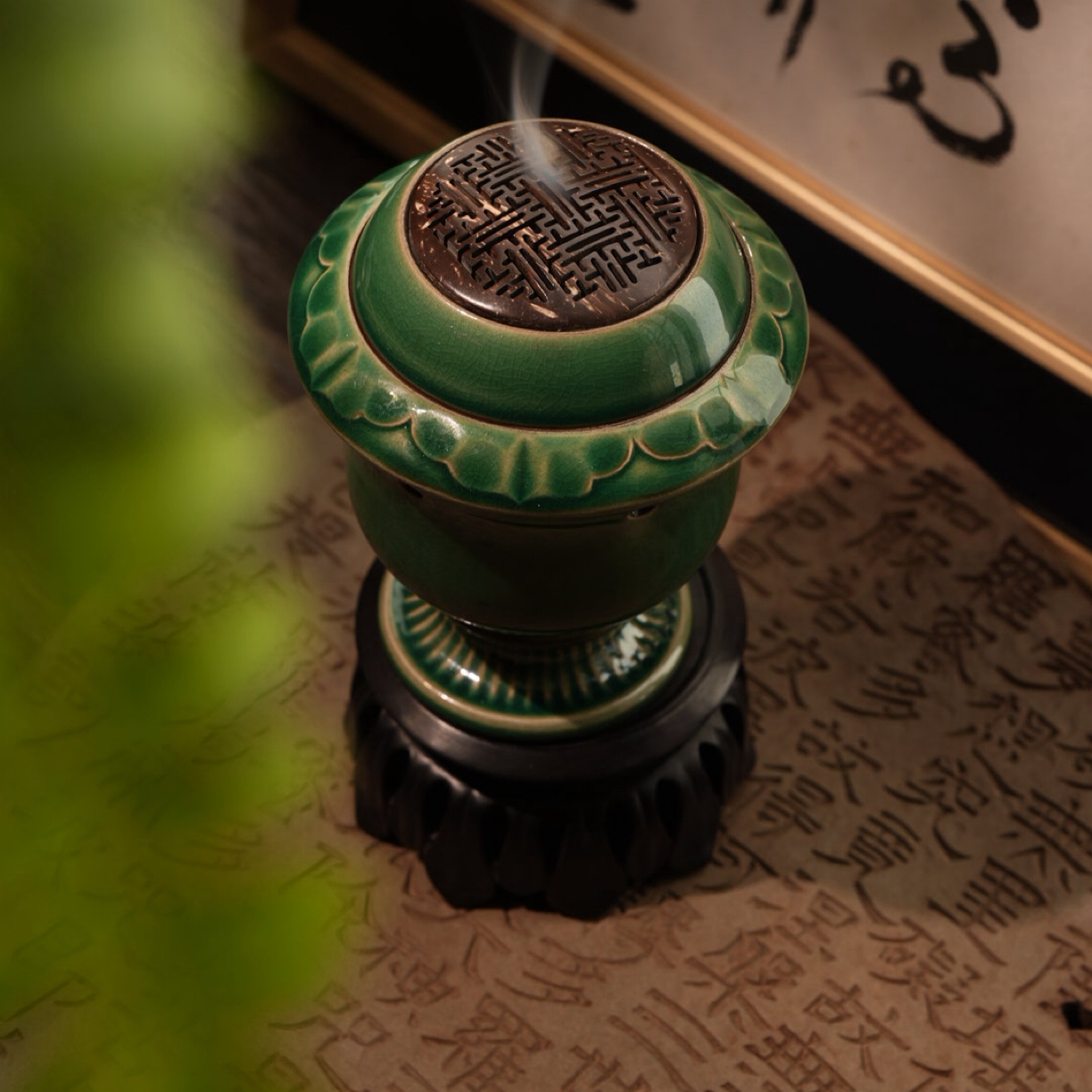 几上造物--绿釉行山高足香炉 茶空间茶器