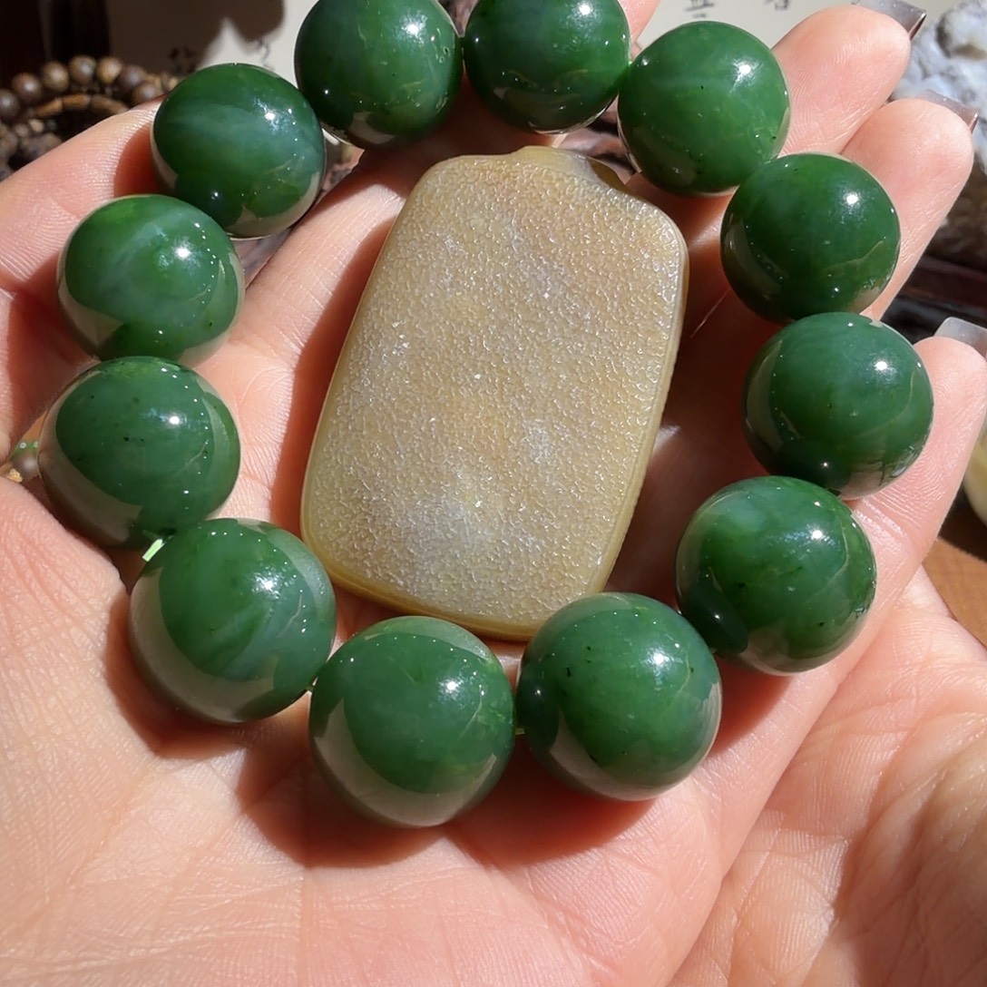 小***满和田玉未镶嵌颈饰