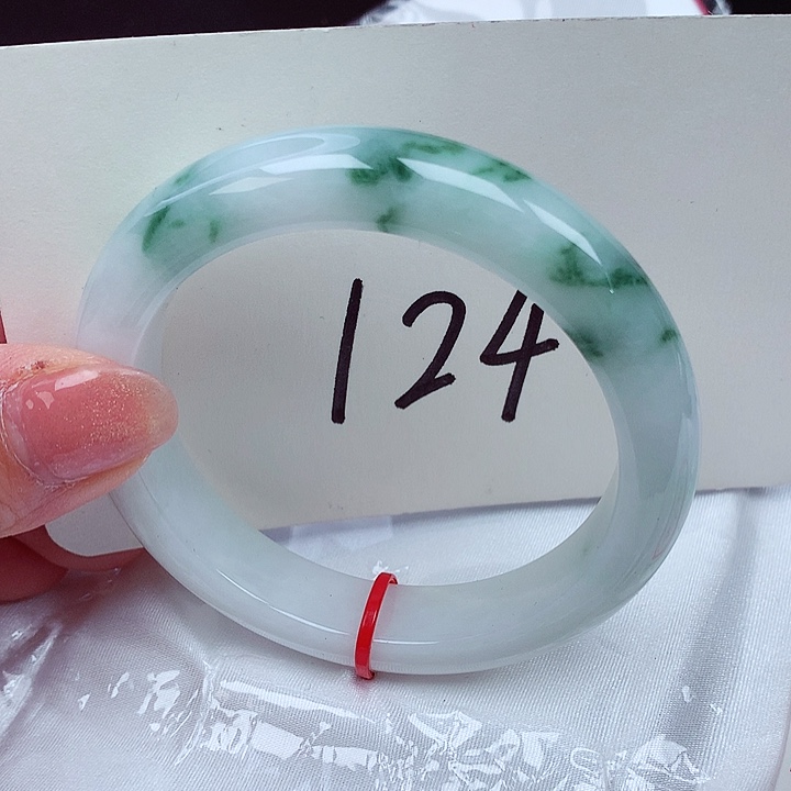 翡翠手镯未镶嵌翡翠