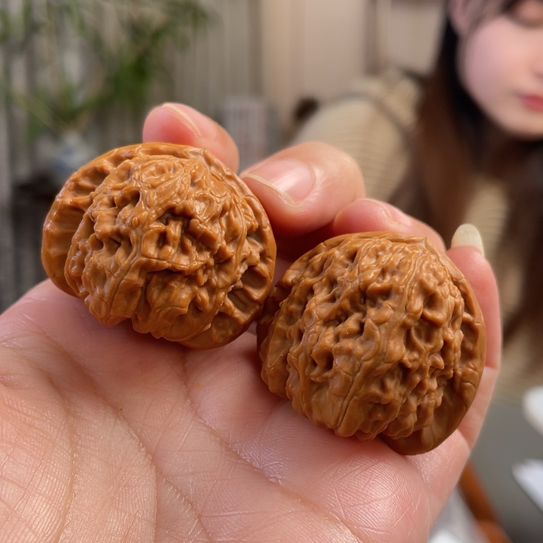 桃核把件37×37尺精修打底山地三角白狮子头CN01396