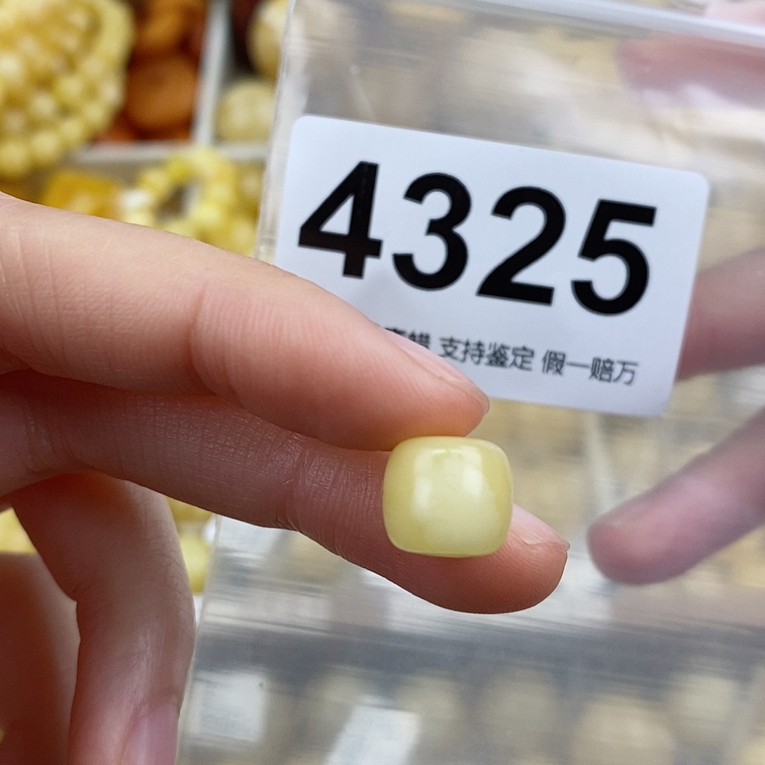 蜜蜡未镶嵌珠宝奇石10.6