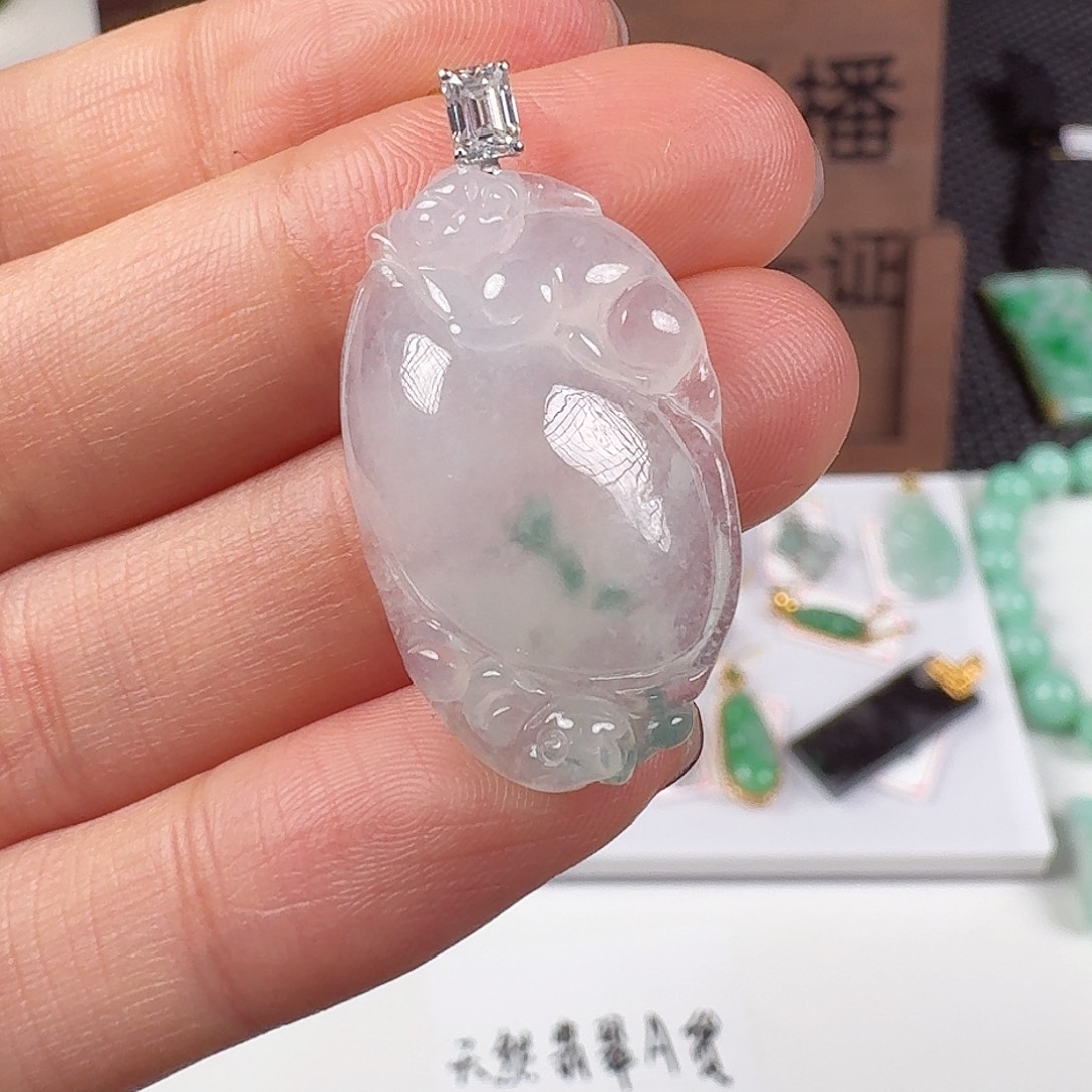 翡翠18K金镶嵌颈饰