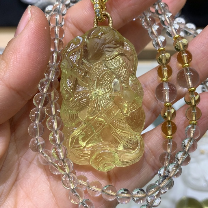 水晶颈饰未镶嵌?天然