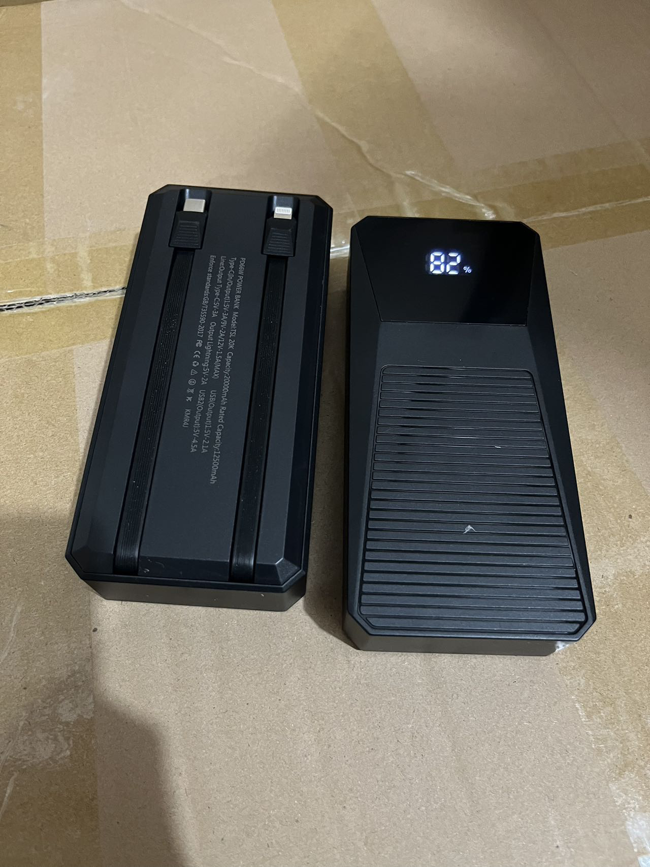（充电宝）特斯黑色充电宝
