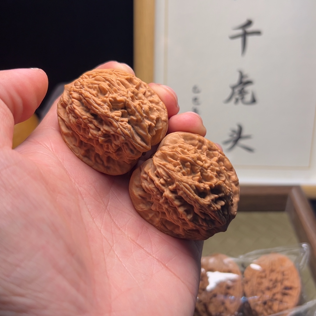 强***“文玩核桃吊坠虎头