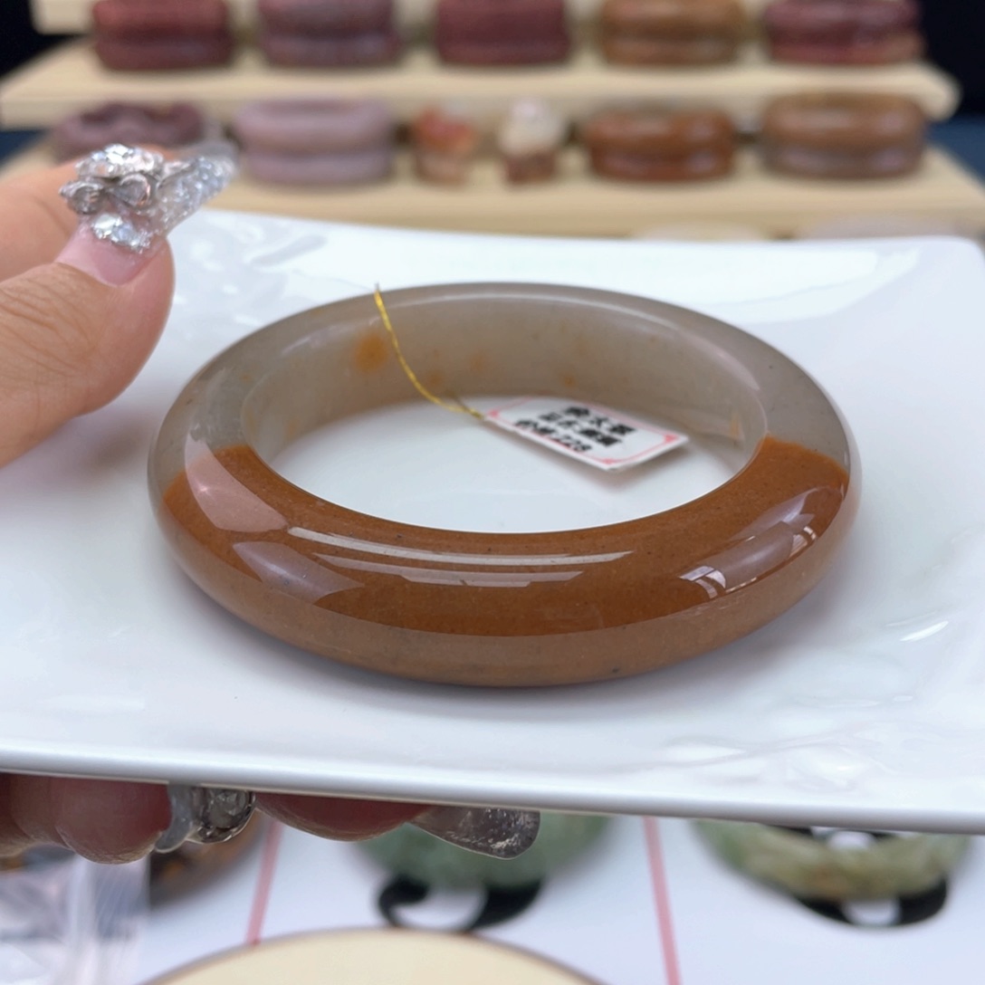 娃***儿石英岩玉手镯未镶嵌