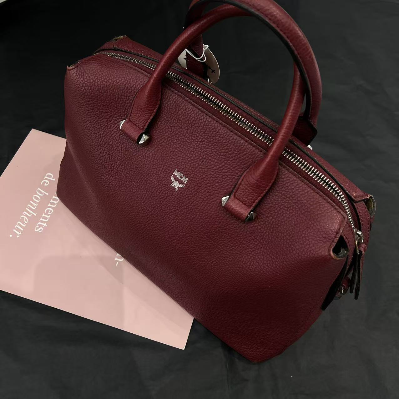 95新 MCM 深红MCM枕头信封手提包A1126