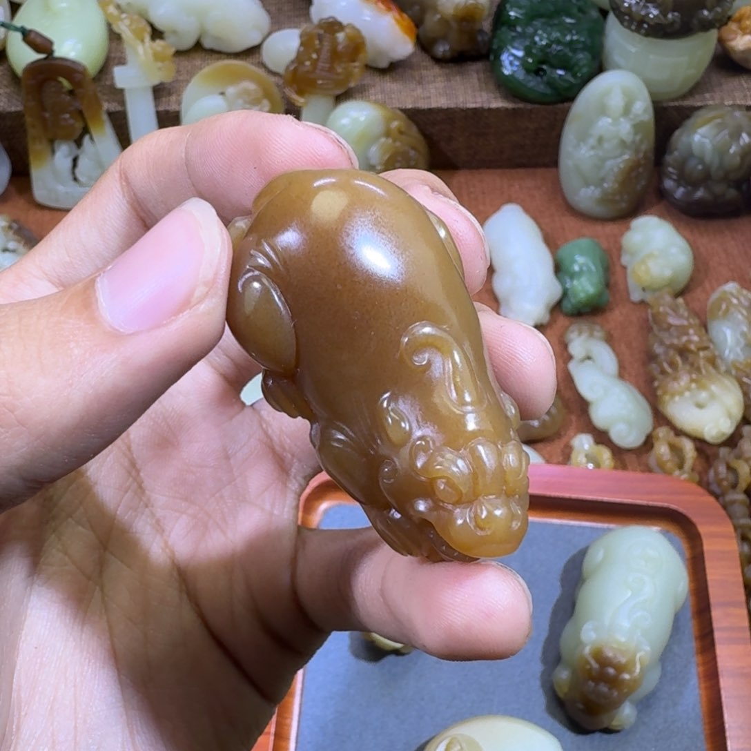 和田玉未镶嵌颈饰一**你