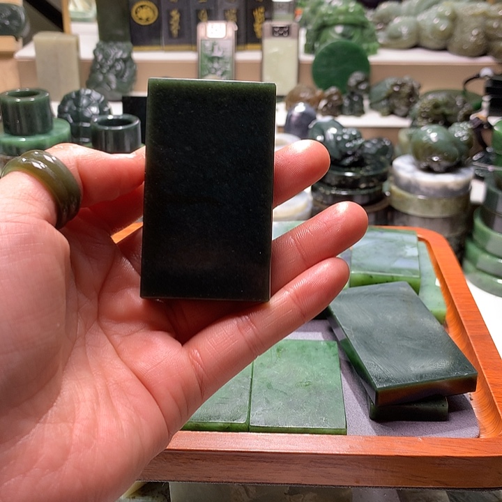 伊***e和田玉未镶嵌珠宝半成品