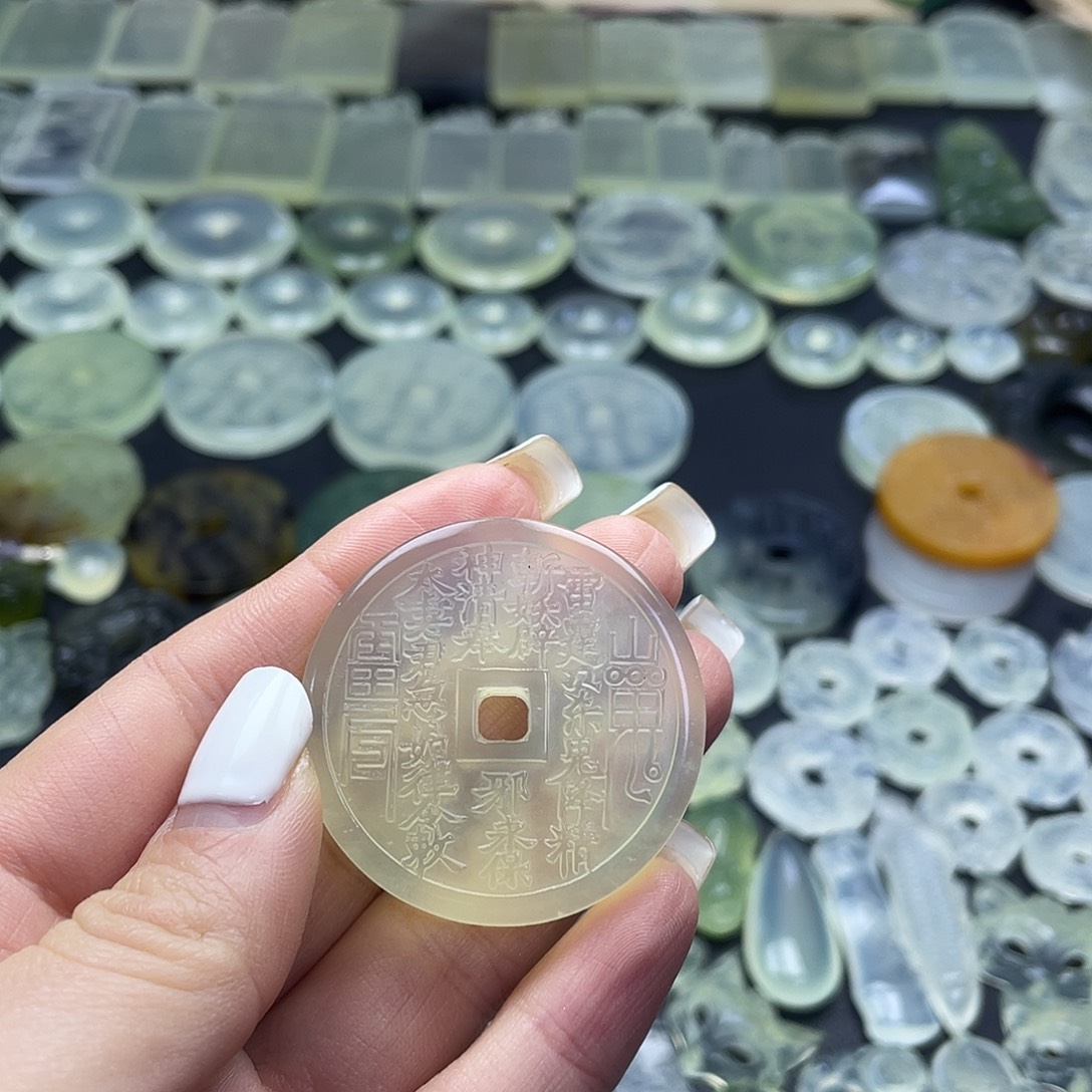 岫玉未镶嵌项圈山鬼