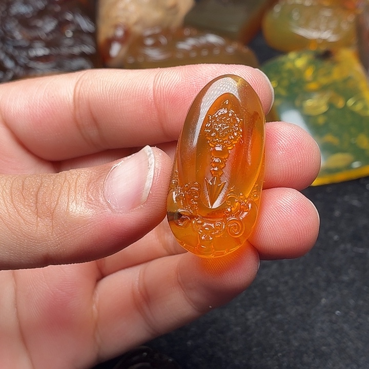 琥珀未镶嵌颈饰305