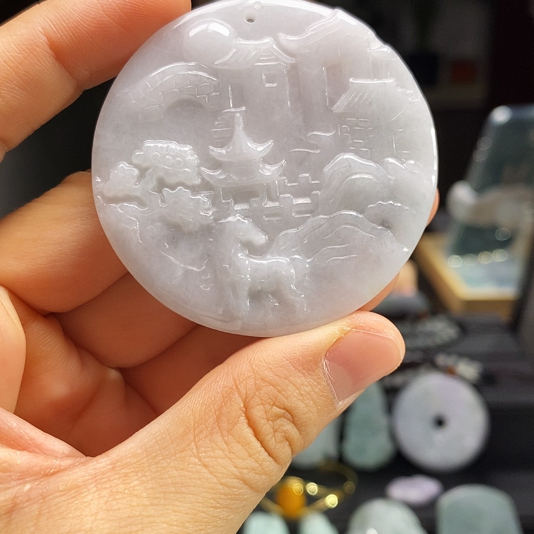 翡翠未镶嵌颈饰前程似锦