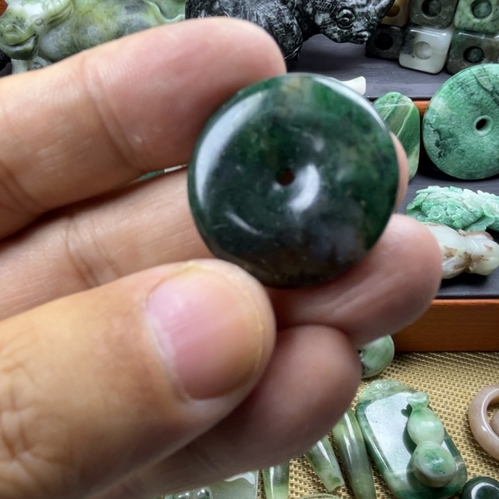 独山玉未镶嵌珠宝半成品
