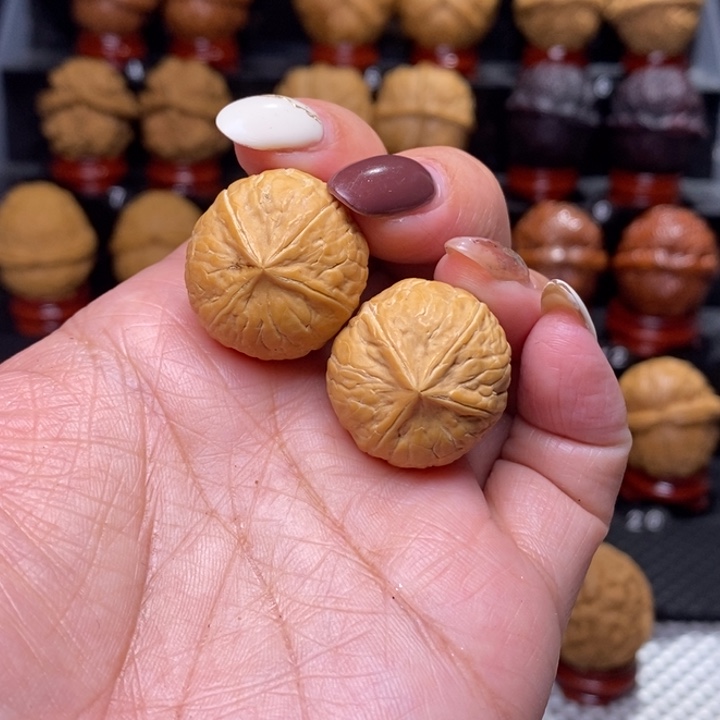 文玩核桃把件手捻四棱24尺…………06