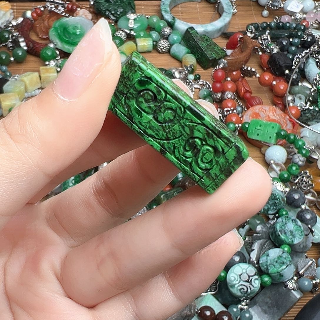 B***花翡翠手镯未镶嵌吊坠