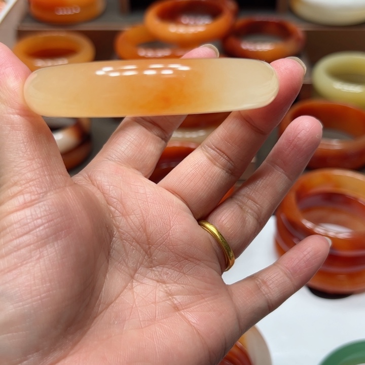 石英质玉（黄龙玉）未镶嵌手镯嘟*