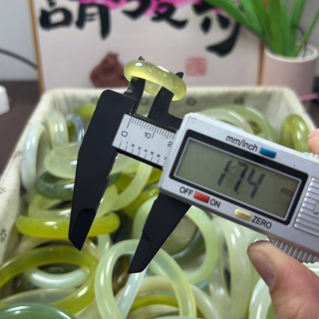 蛇纹石玉手镯未镶嵌154