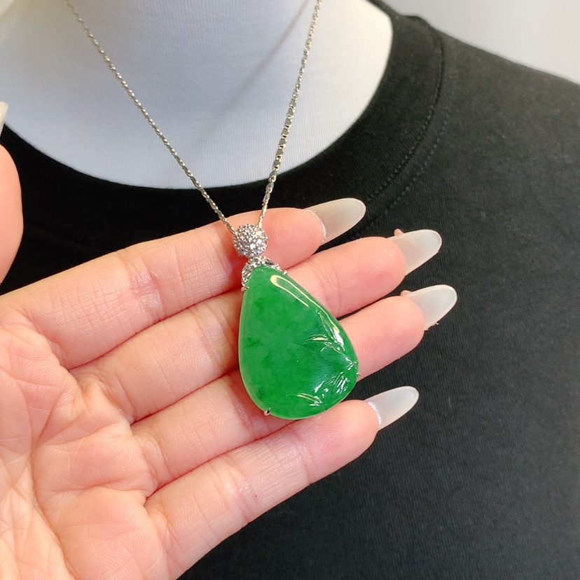 【闪购商品】翡翠吊坠(赠链)18K金镶嵌