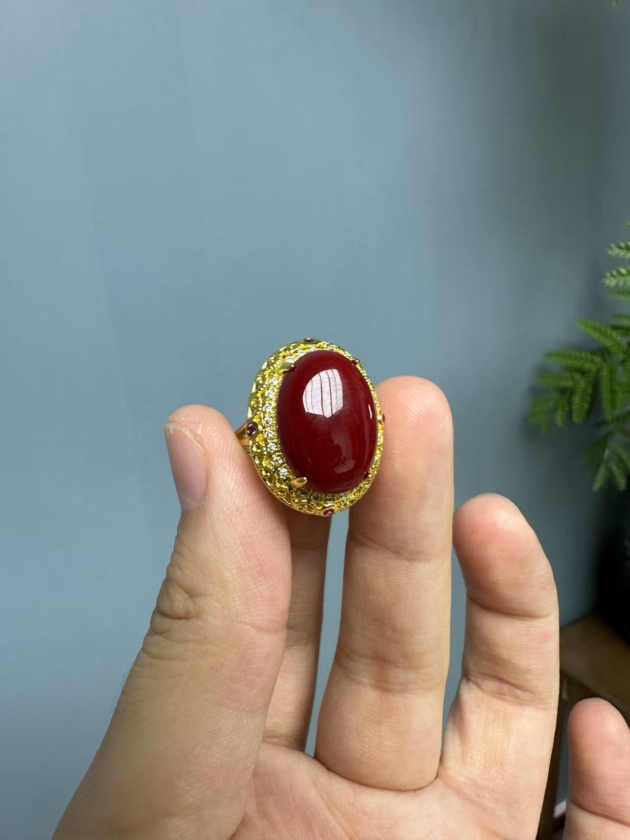 高货红色祥云鸽子蛋戒指