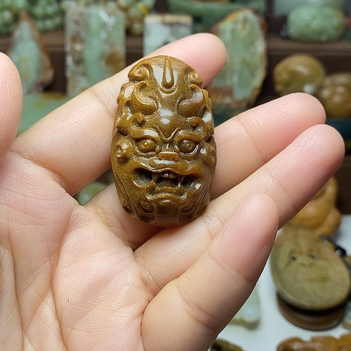 孤***鹜岫岩河磨玉（透闪石质玉）未镶嵌颈饰