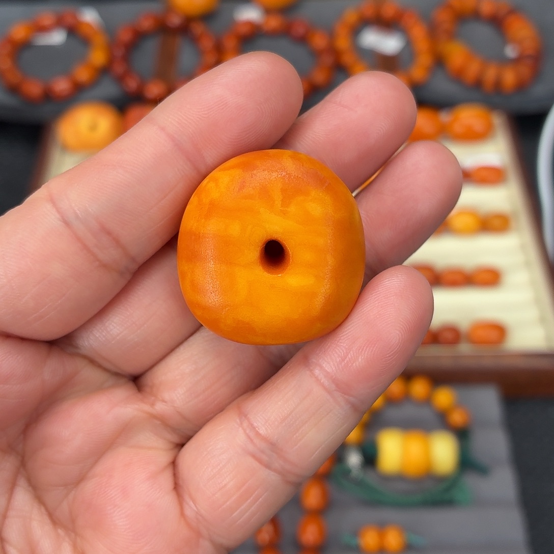 纪***芳琥珀未镶嵌裸石定制老蜜蜡