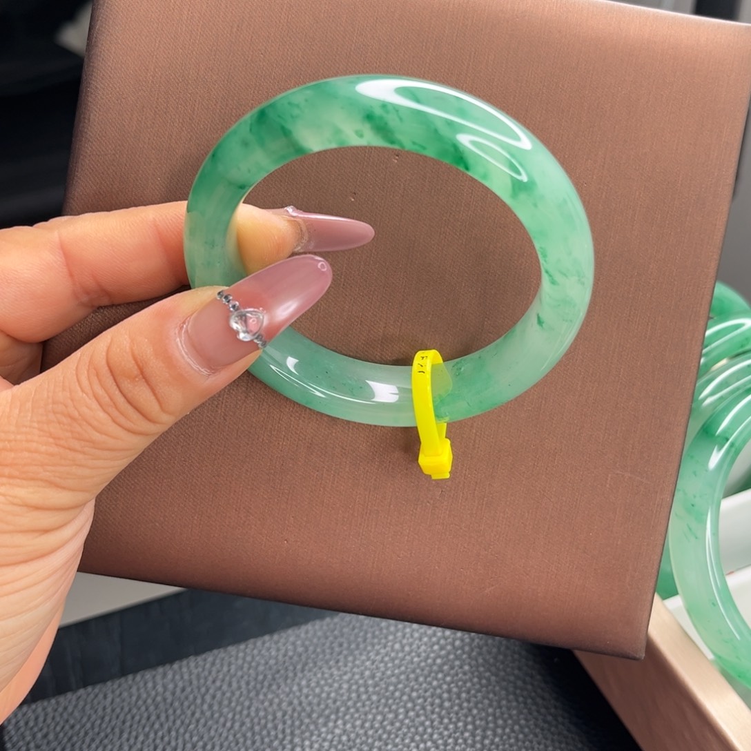 石英质玉未镶嵌手镯非洲翠