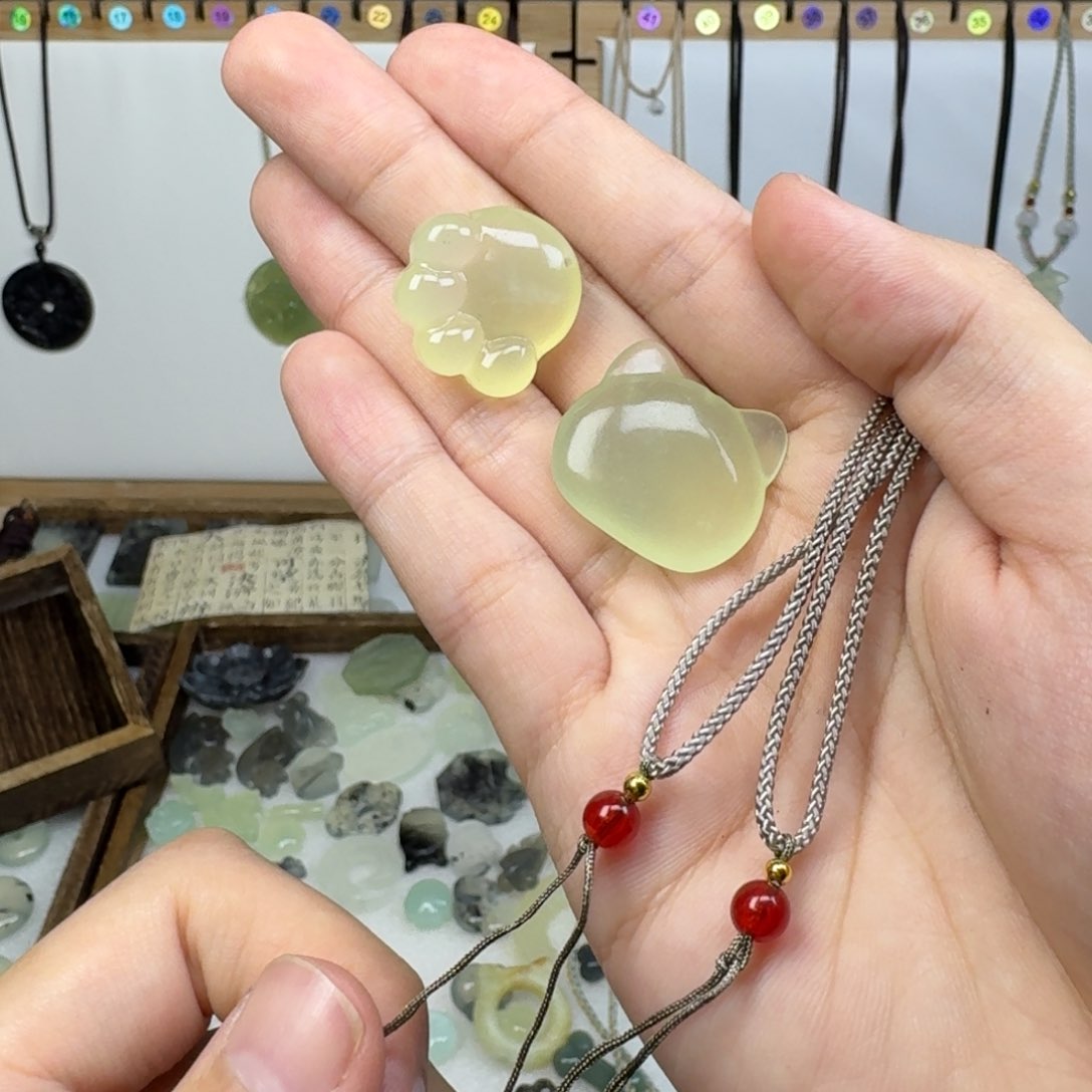 蛇纹石玉吊坠未镶嵌