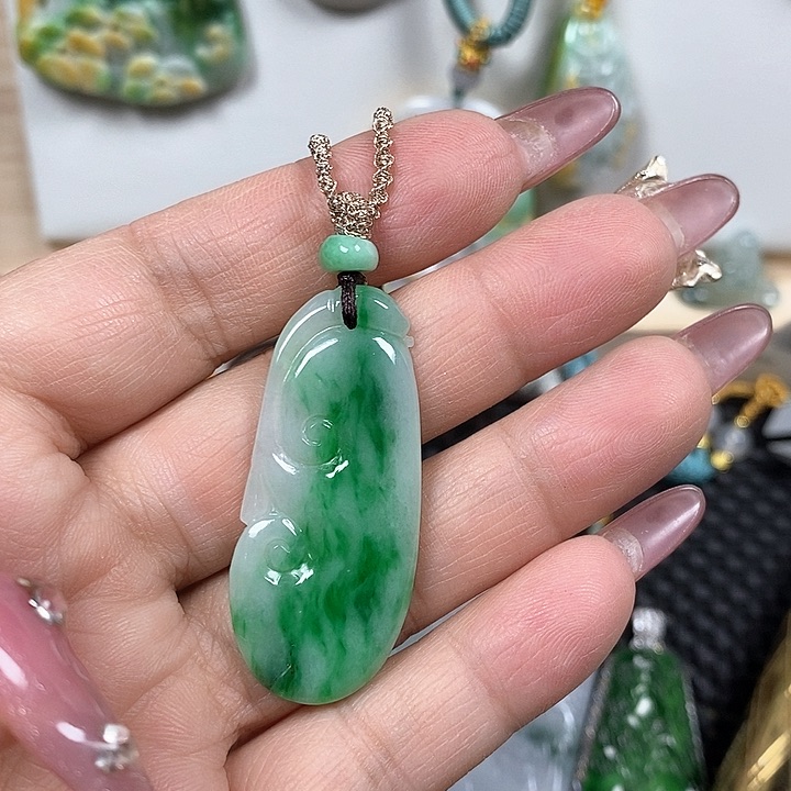 翡翠颈饰未镶嵌用****7翡翠