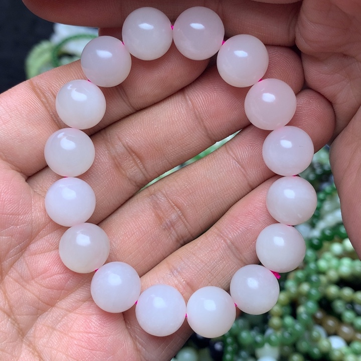 和田玉未镶嵌手串樱花粉 有少许棉感 介意勿拍