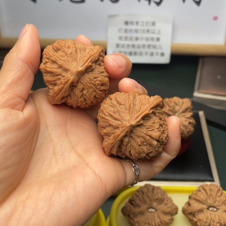 文玩核桃吊坠J*44尺三角大肚端肩膀满肉655