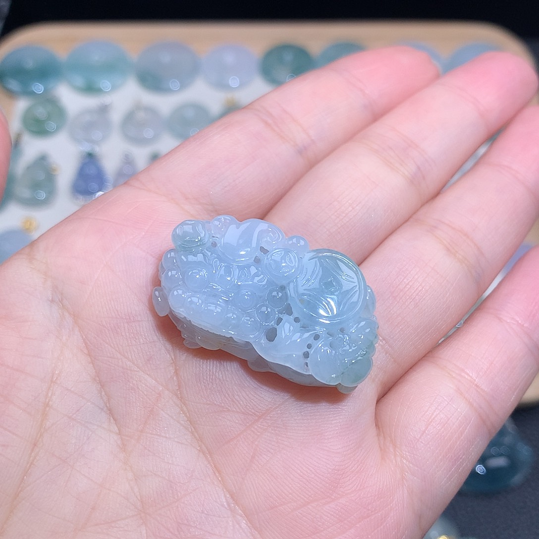 翡翠颈饰未镶嵌吊坠