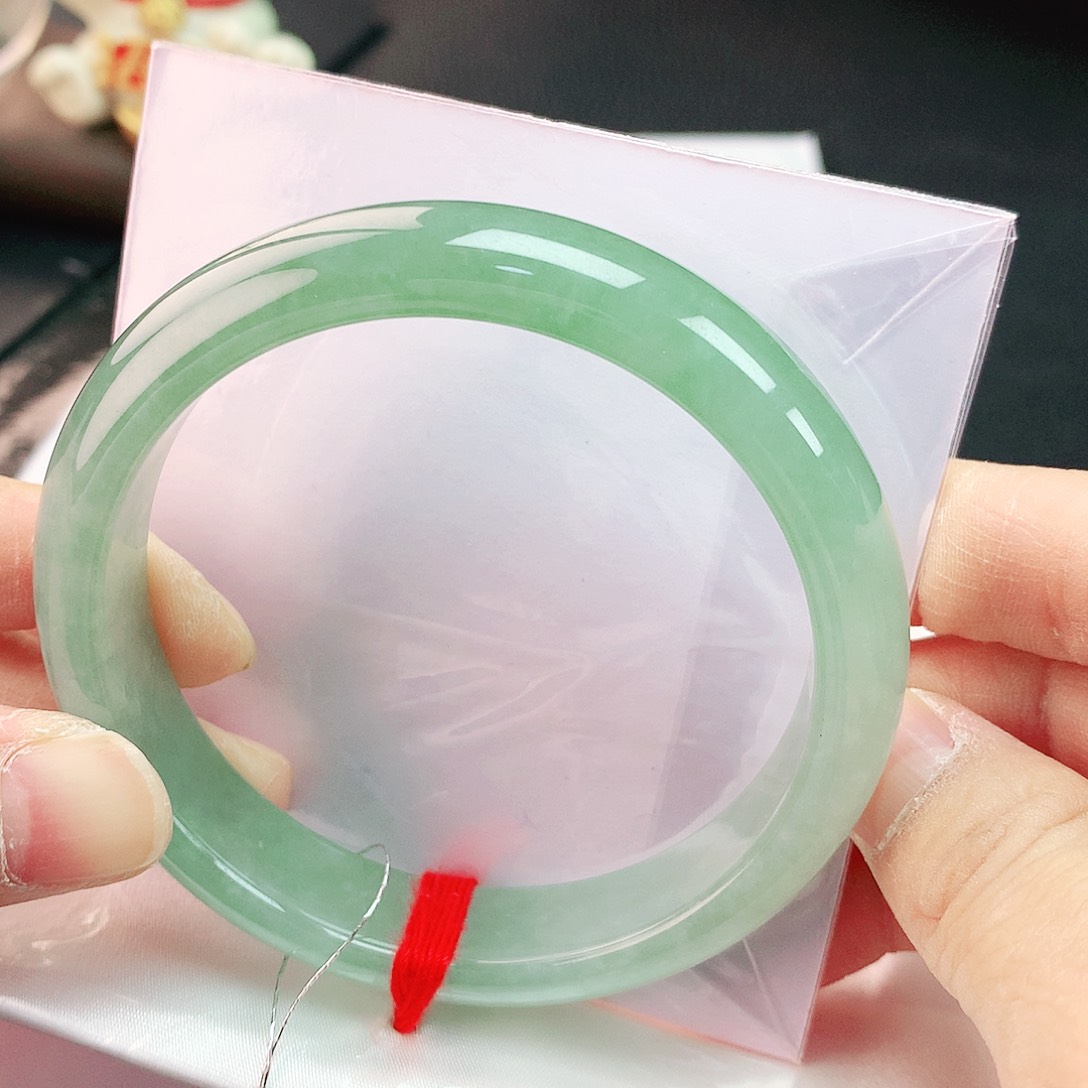 翡翠手镯未镶嵌59+圈