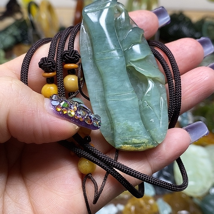 蛇纹石玉吊坠未镶嵌