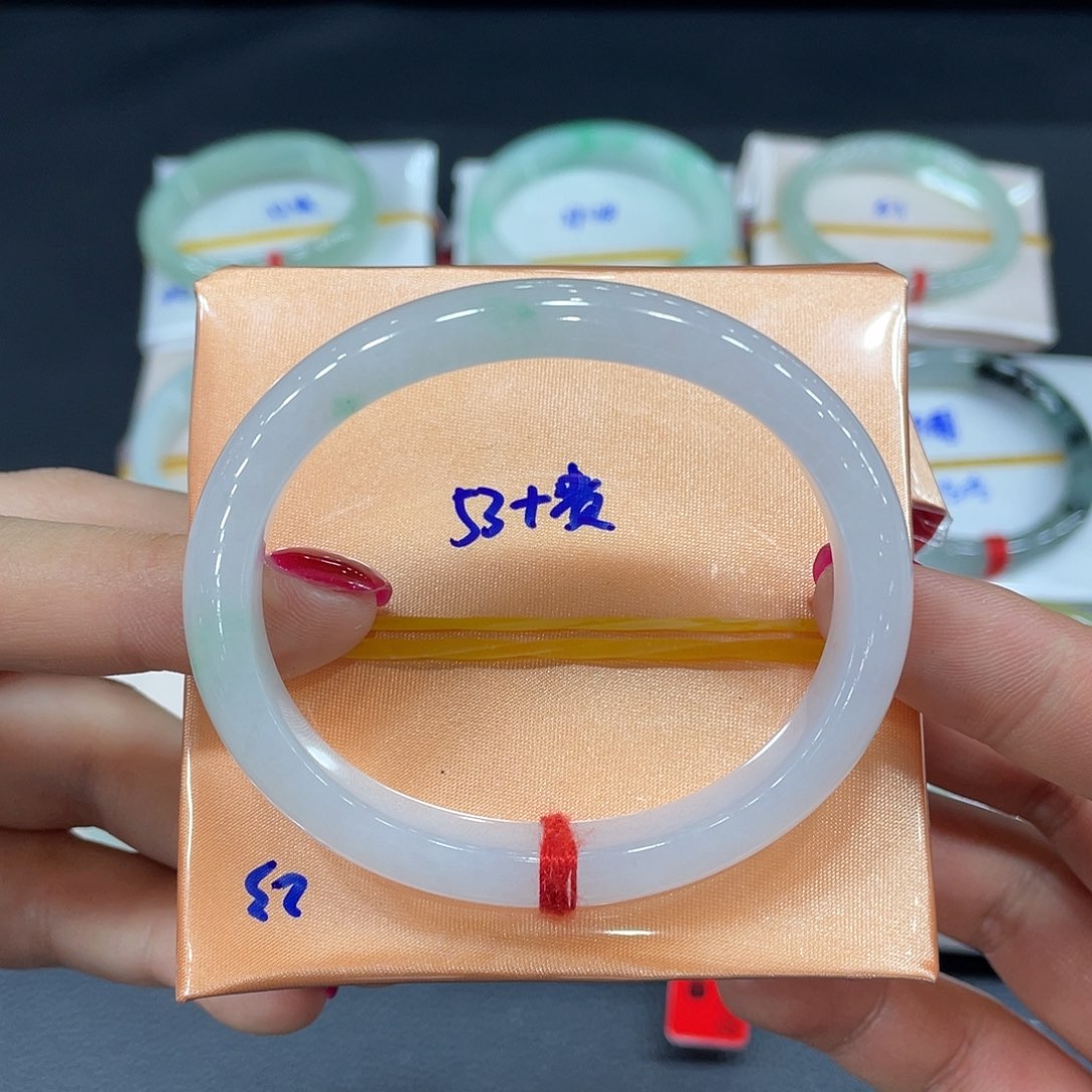 翡翠手镯未镶嵌缅甸天然翡翠手镯