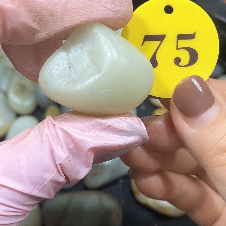 未镶嵌和田玉（糖玉）挂件