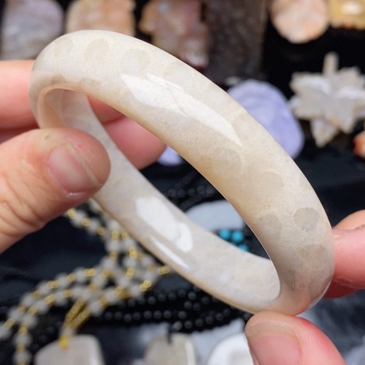 硅化珊瑚（珊瑚玉）手镯未镶嵌60