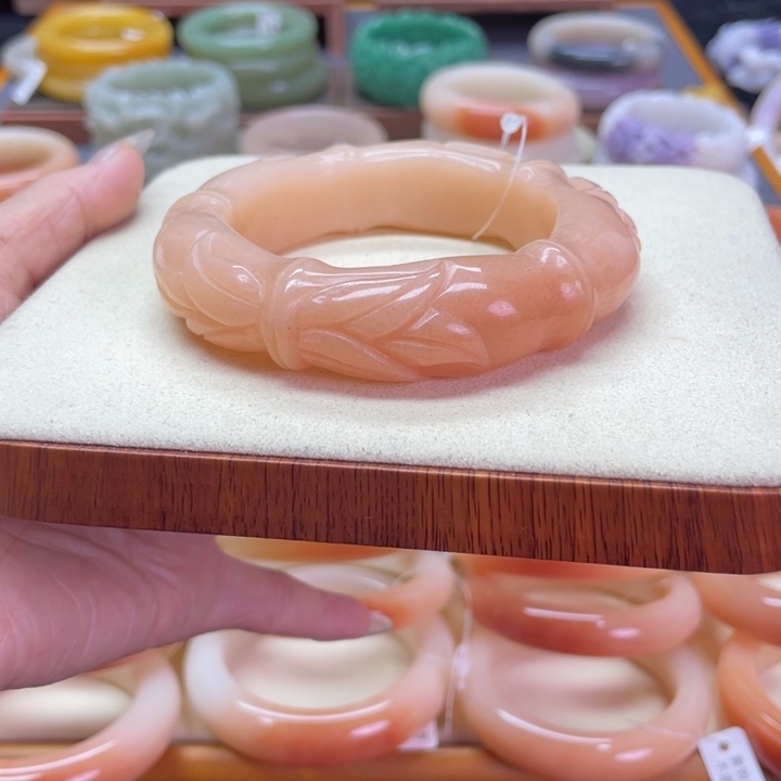 未镶嵌石英岩玉珠宝奇石拂**曦