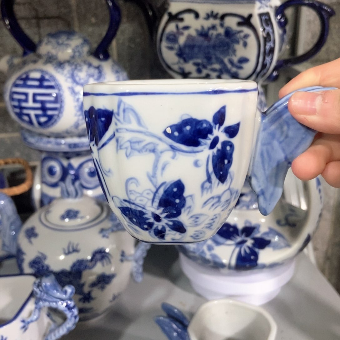 摆件花瓶手绘釉下彩