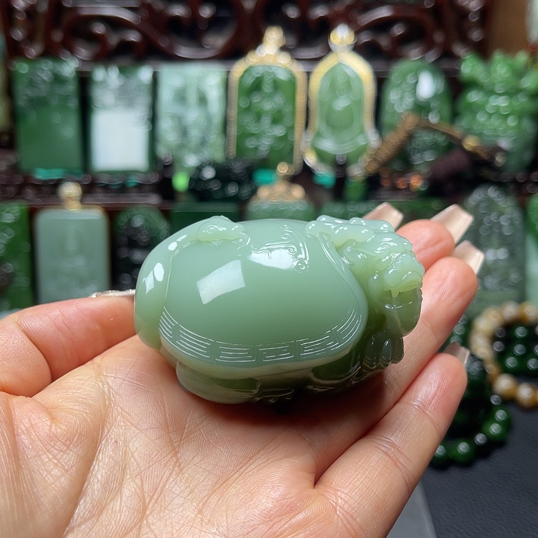 我***神和田玉未镶嵌颈饰